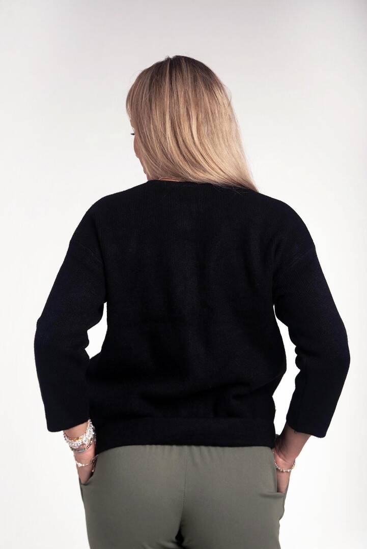 Black soft sweater with zipper closure