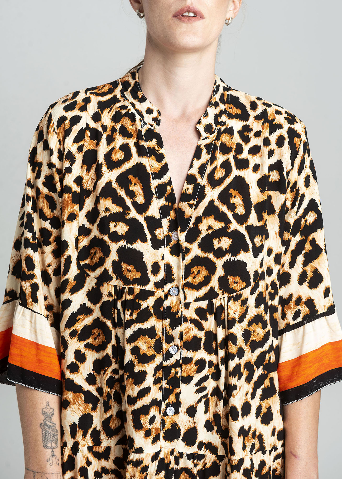 Beige loose leopard print dress