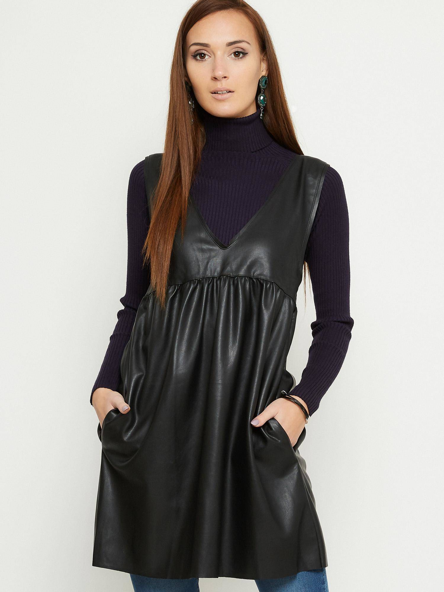 V-neck tunic black