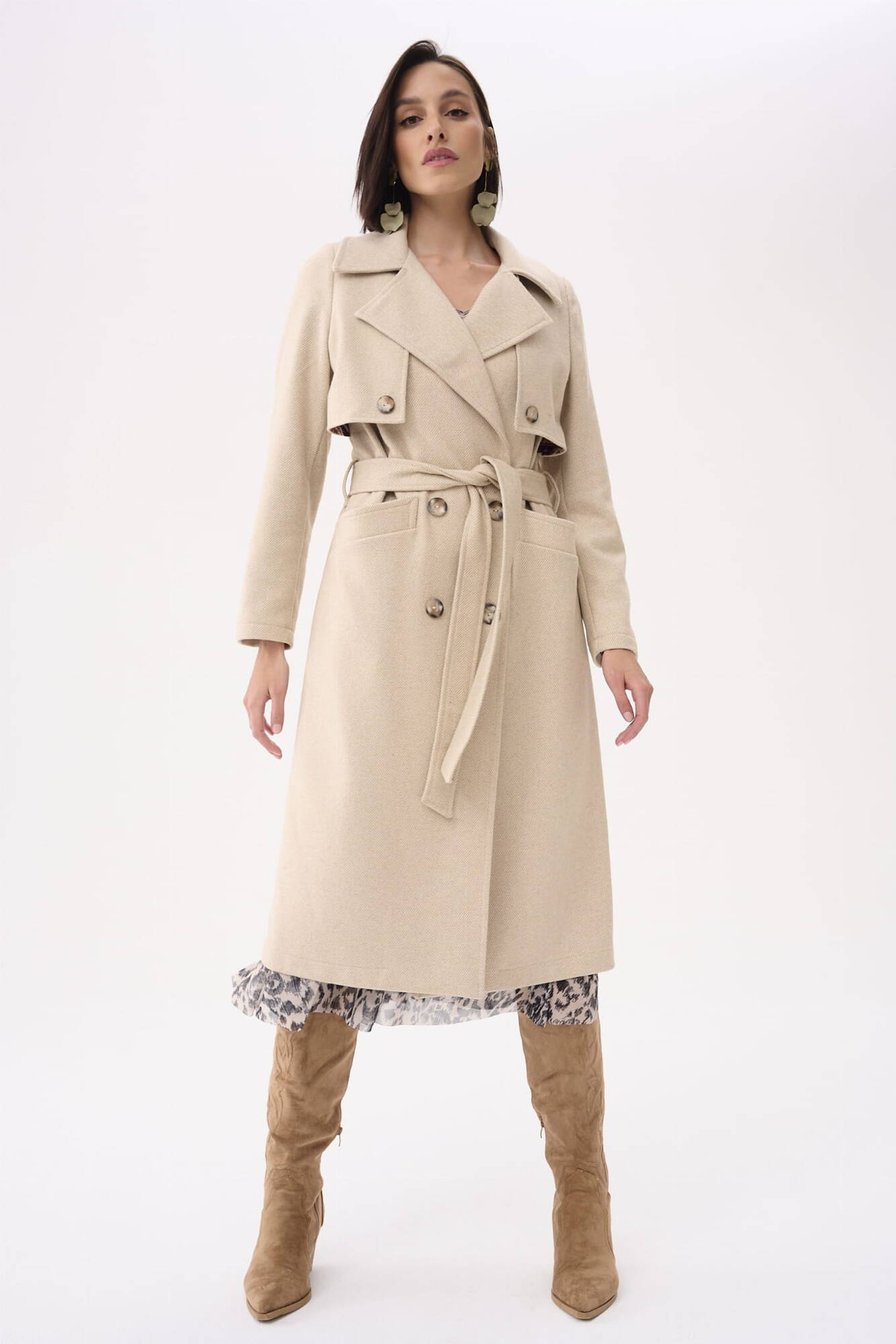 Beige double-breasted coat with Blue Shadow belt