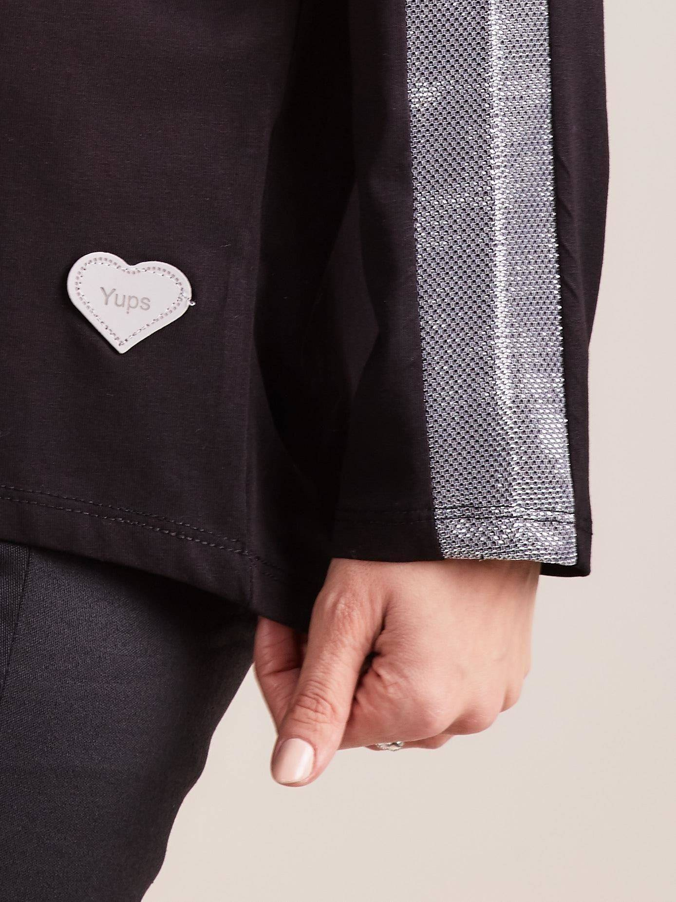 Wide-cut blouse with decorative pocket, black