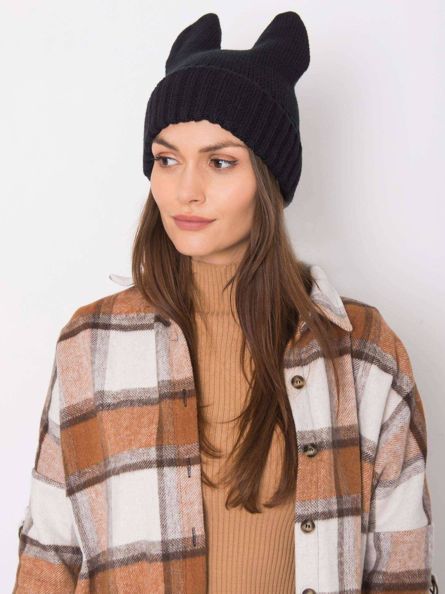 Cap with horns black