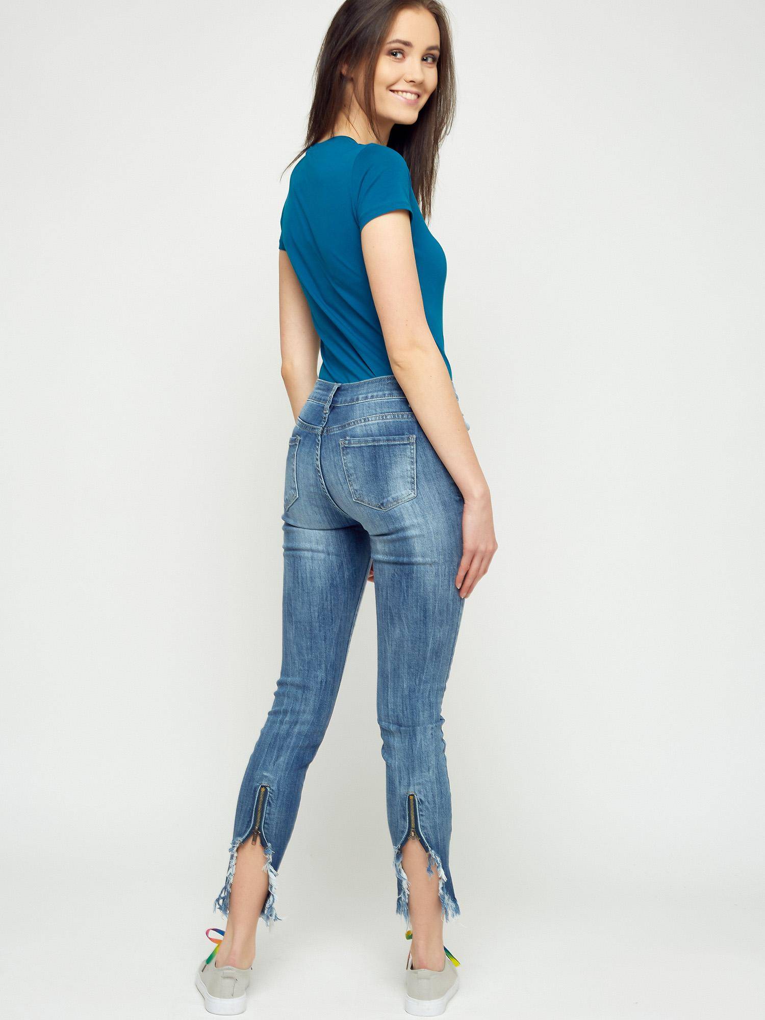 Jeans with tears and decorative zipper blue