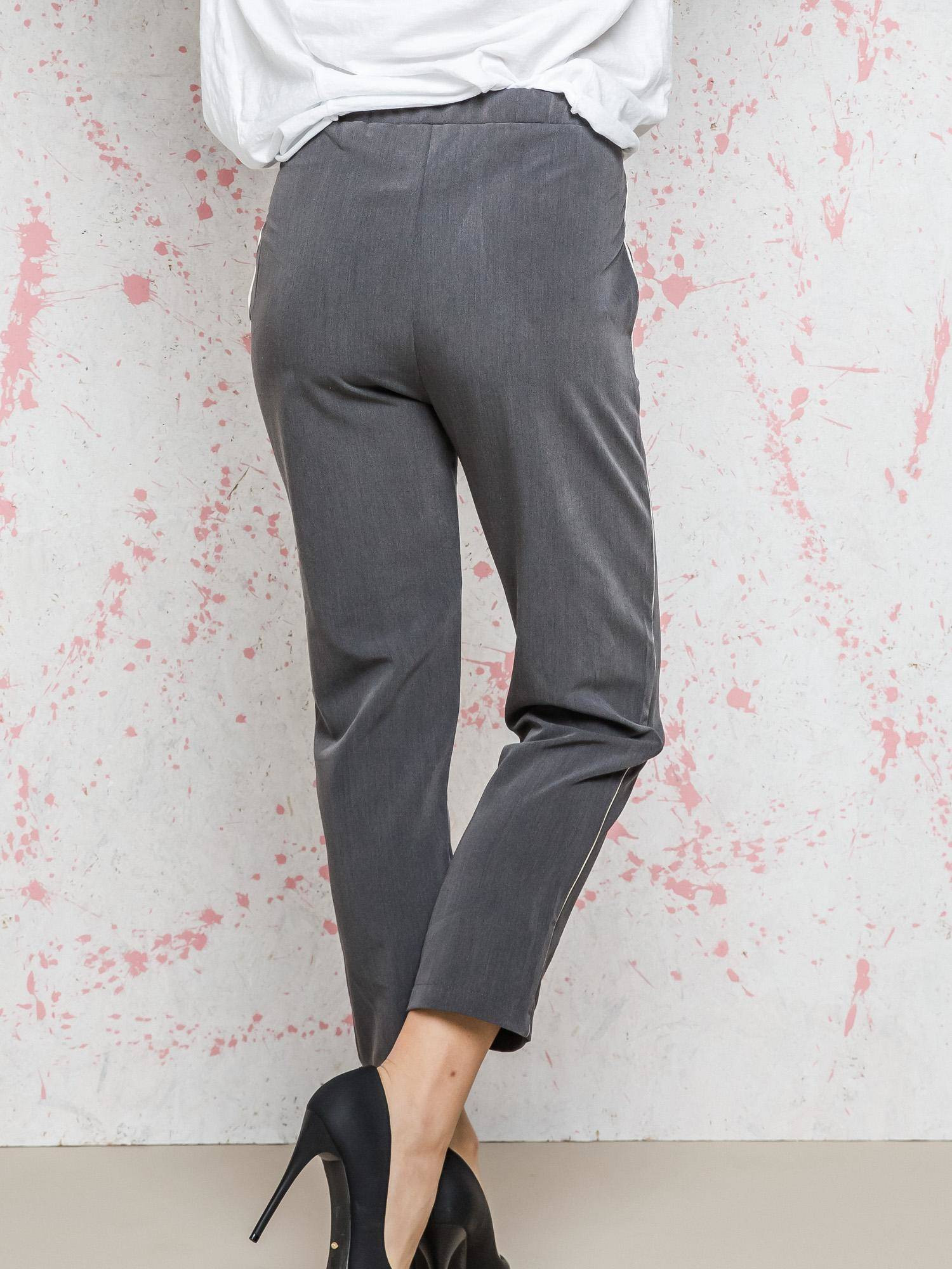 Euphora carrot pants with anthracite stripes