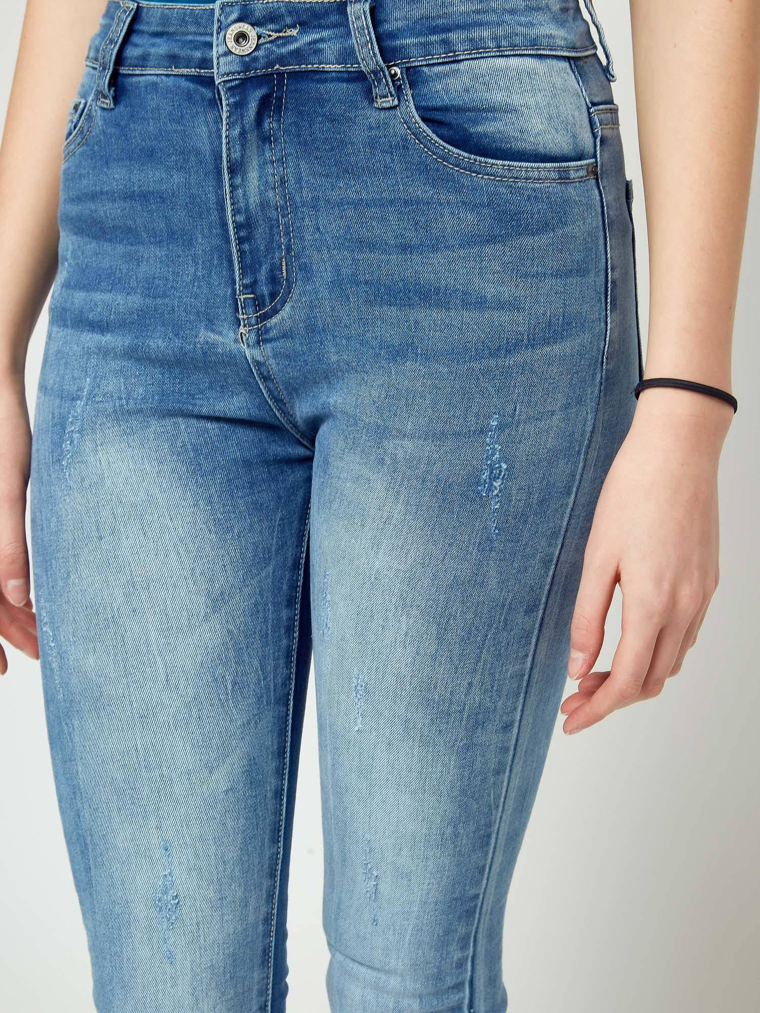 Jeans decorated with abrasions and pearls blue