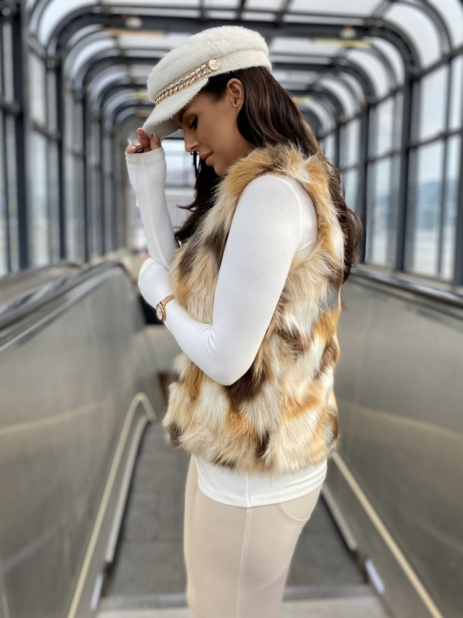 Brown vest Yups DT-025. R00