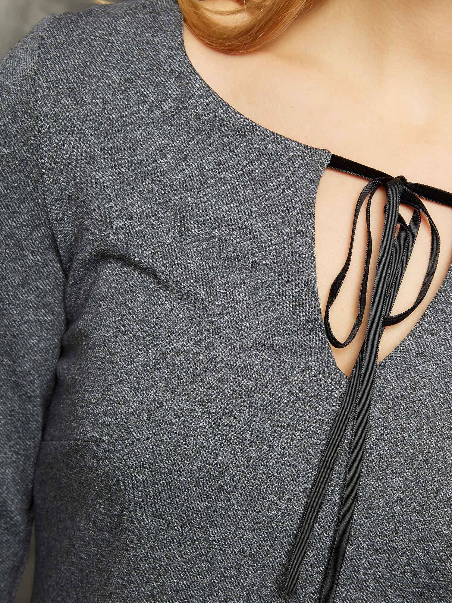 King Young dress with anthracite neckline binding