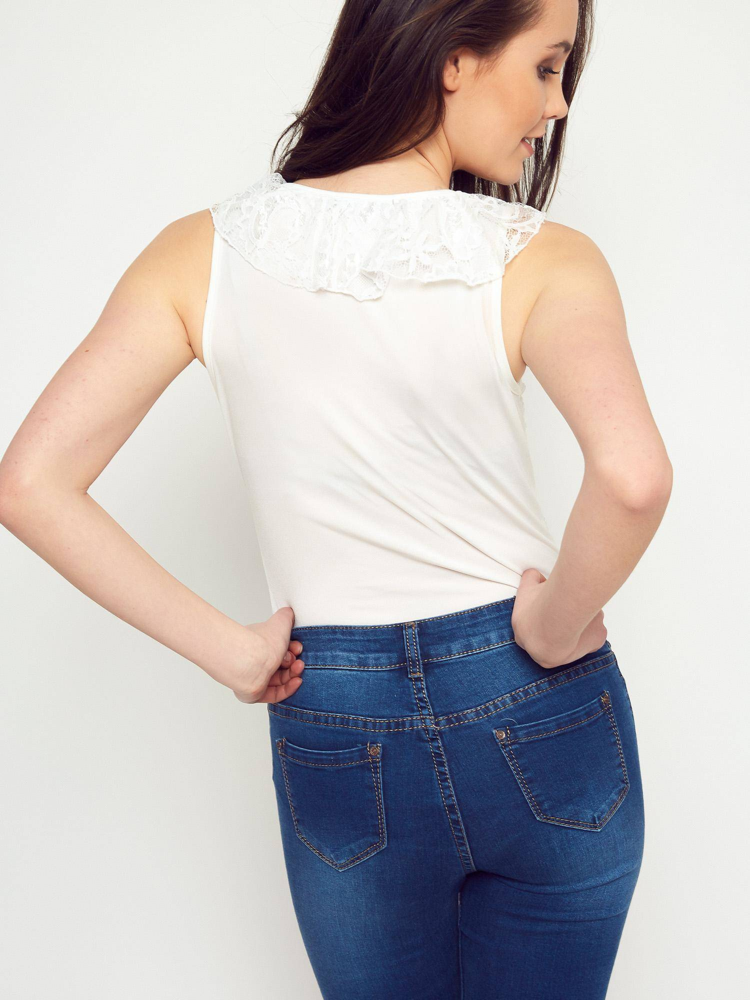 V-neck body with ecru lace