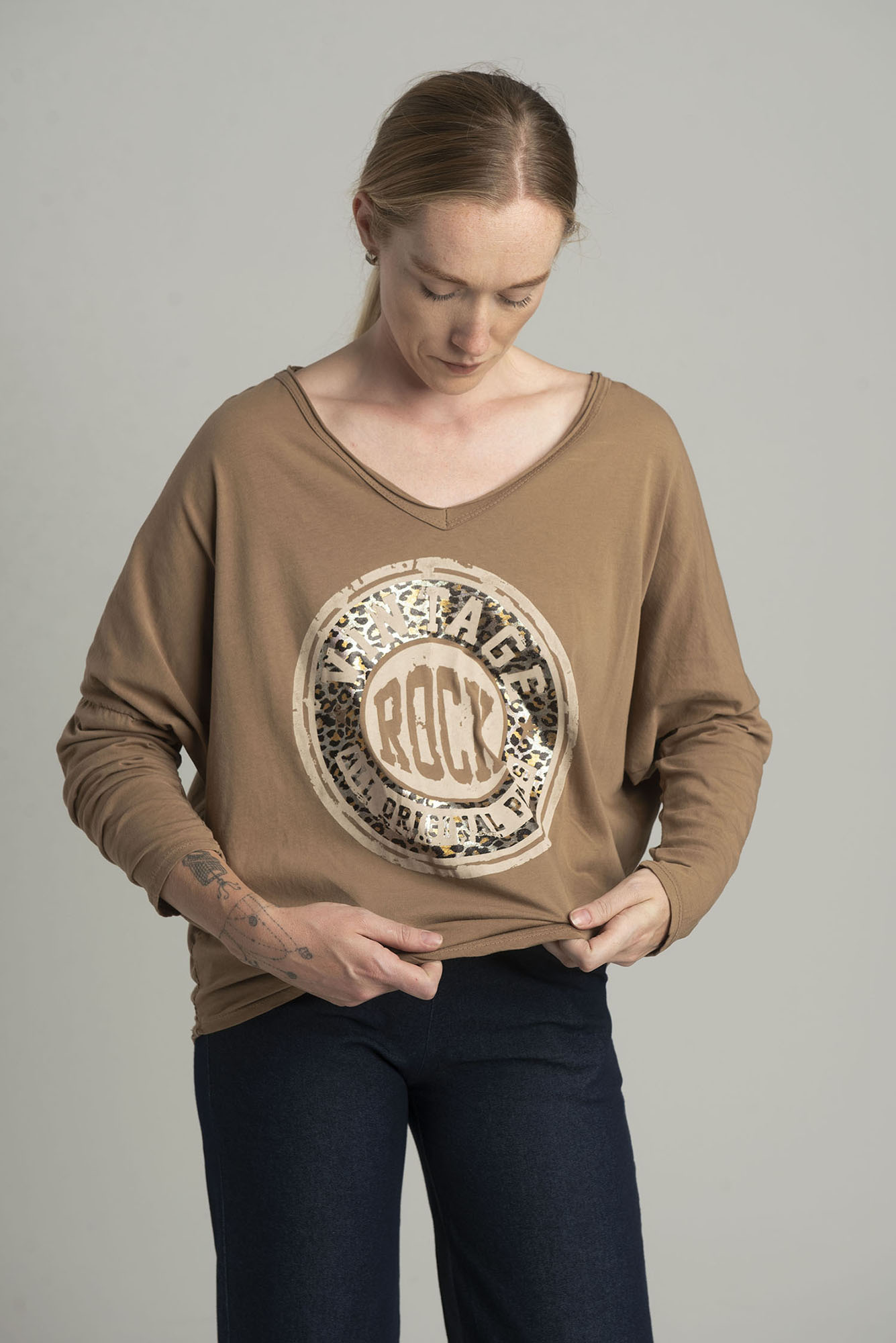 Camel oversize blouse with a shiny print