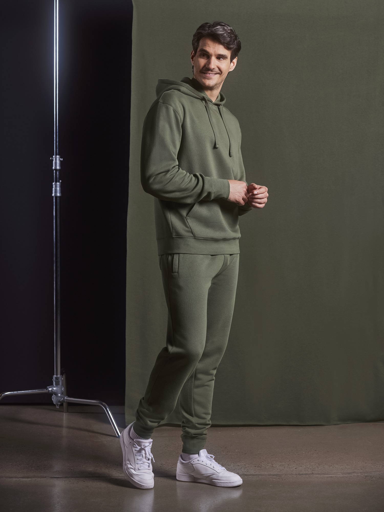 Levně Olive Men's Hoodie Authentic Russell