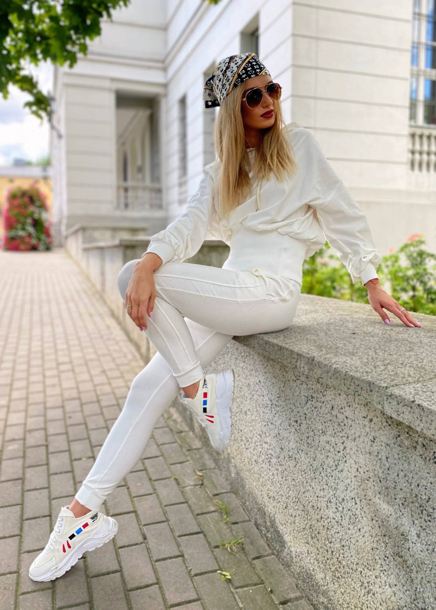 Levně Bílé sportovní kalhoty Cocomore cmgSD1226.R01