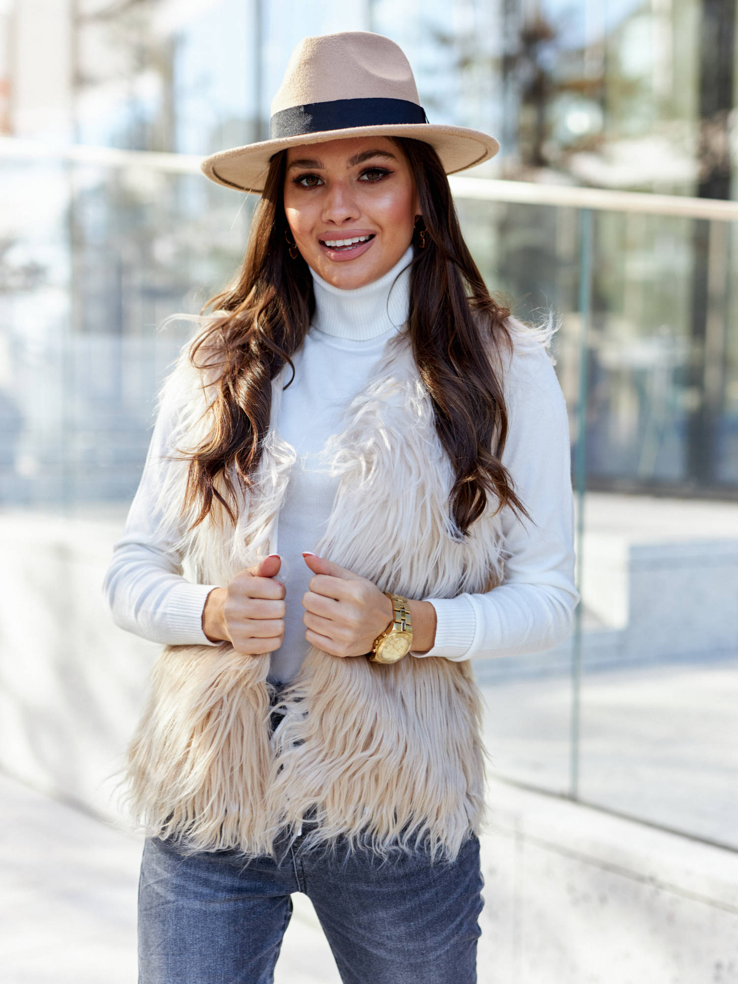 Beige vest Yups DT-067. R40