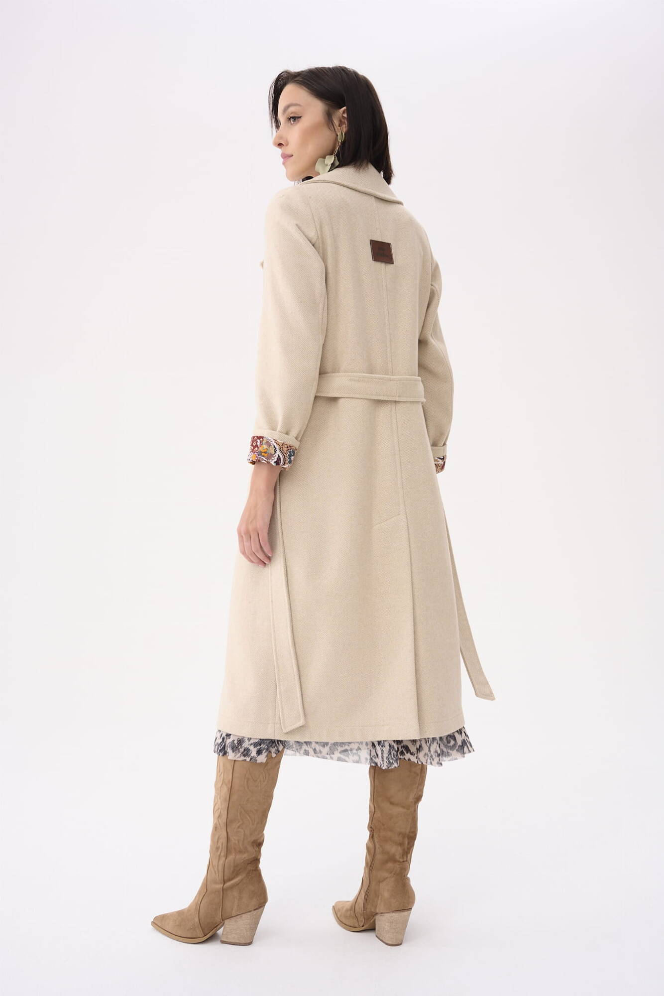 Beige double-breasted coat with Blue Shadow belt