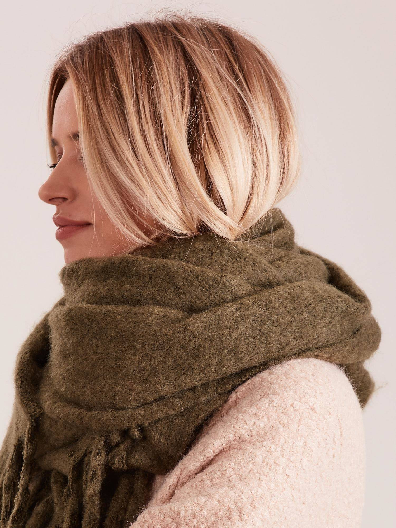 Scarf green Yups bx4258. R10