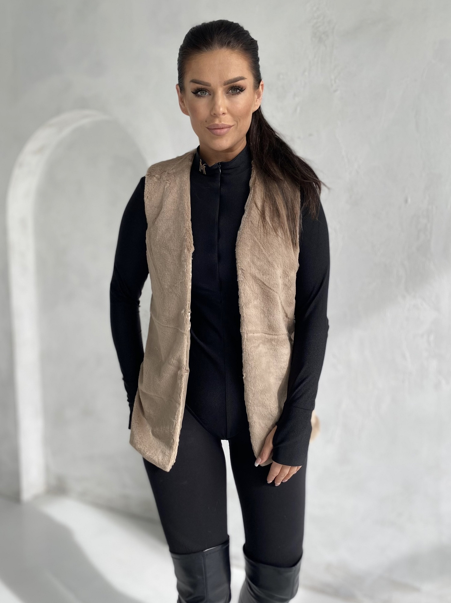 Vestă bej Yups LP-018. R40