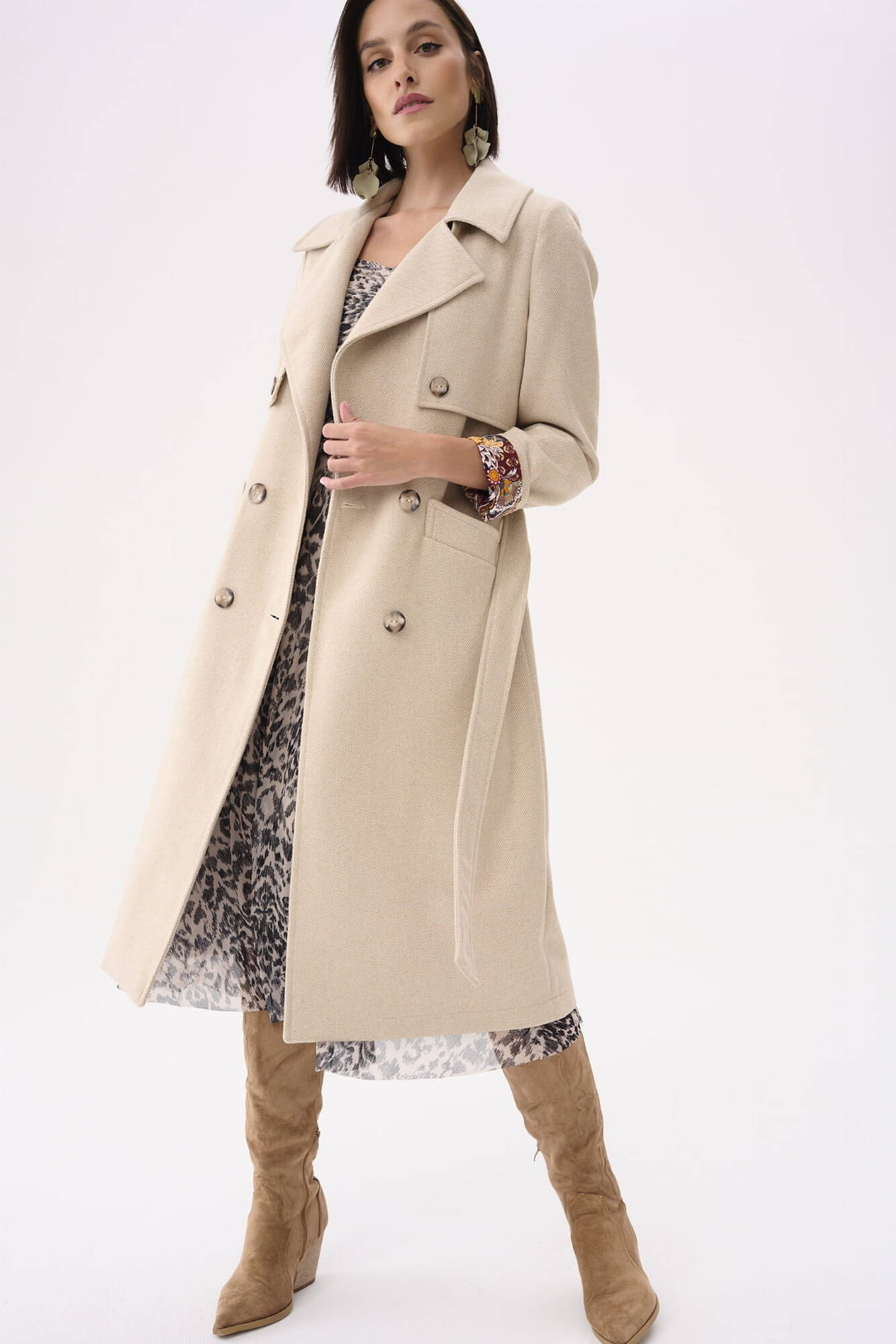 Beige double-breasted coat with Blue Shadow belt