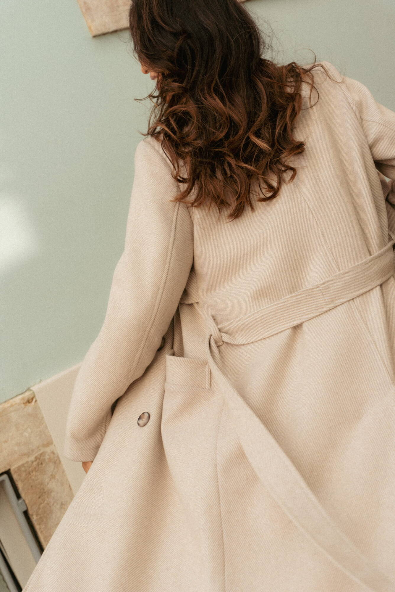 Beige double-breasted coat with Blue Shadow belt