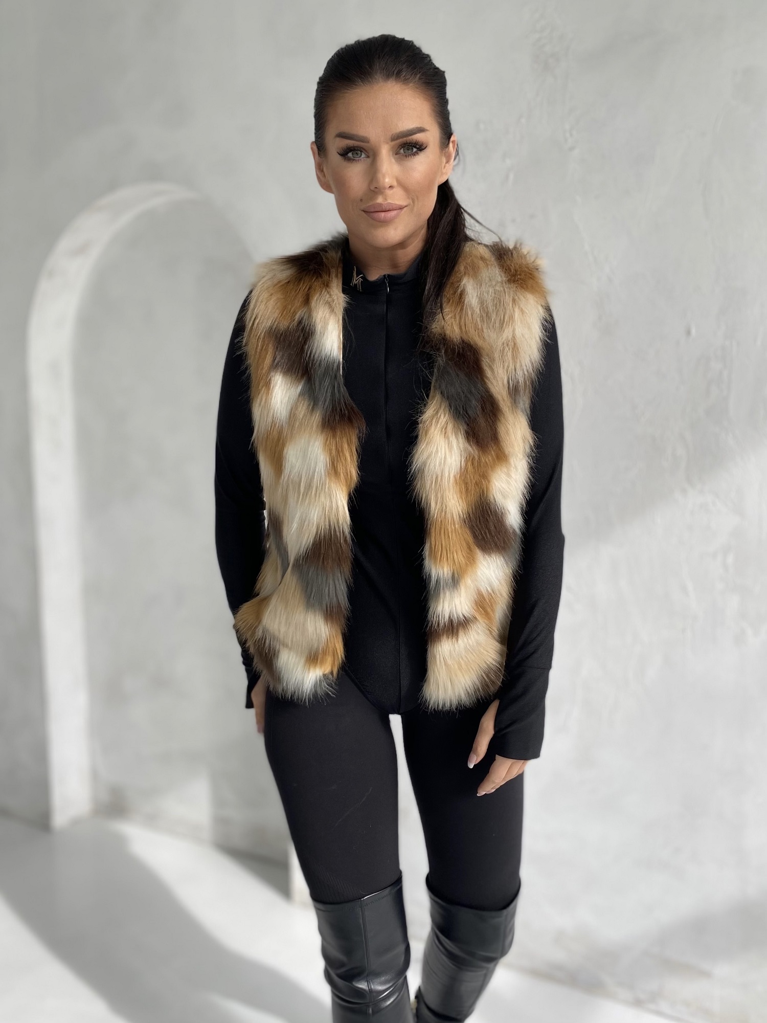 Brown vest Yups DT-025. R00