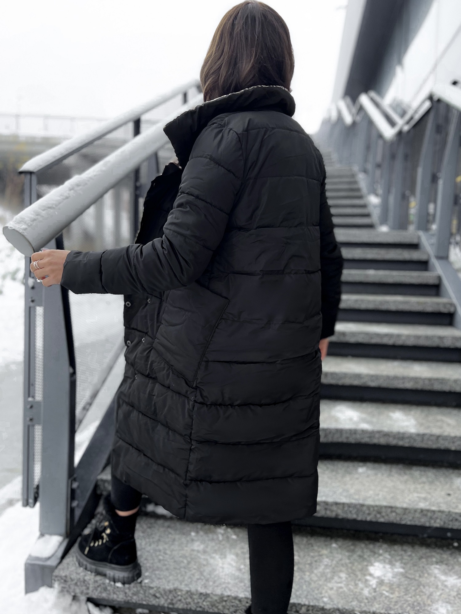 Jachetă neagră cu piept dublu, guler înalt stand-up Yups