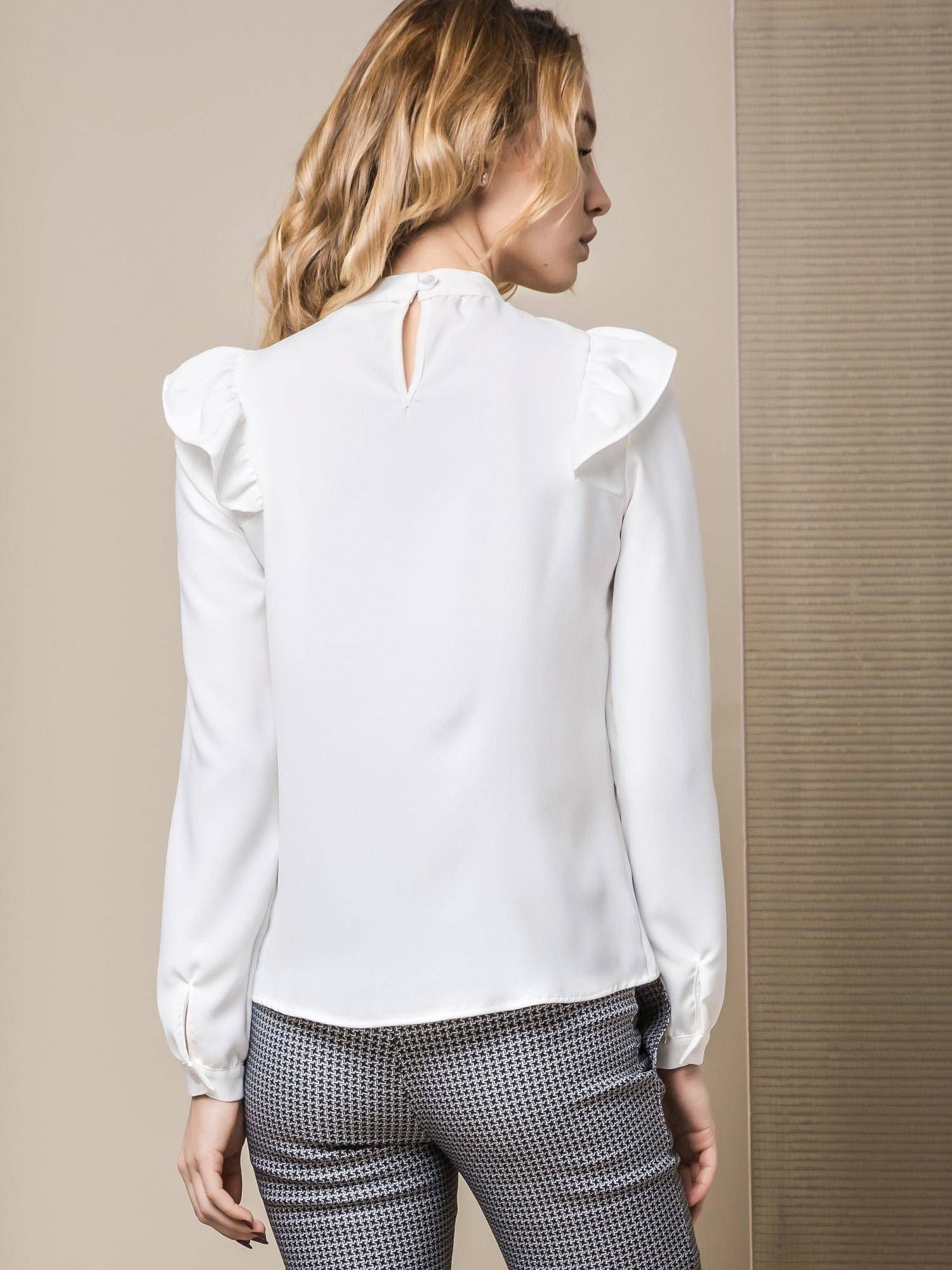 Lola blouse with frills at the front white
