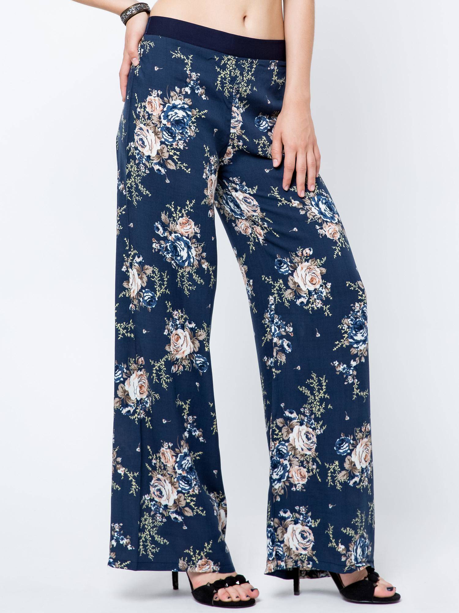Levně Swedish trousers decorated with a print in navy blue roses