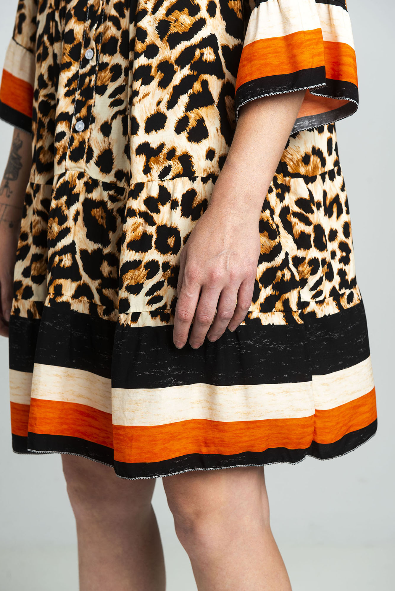 Beige loose leopard print dress