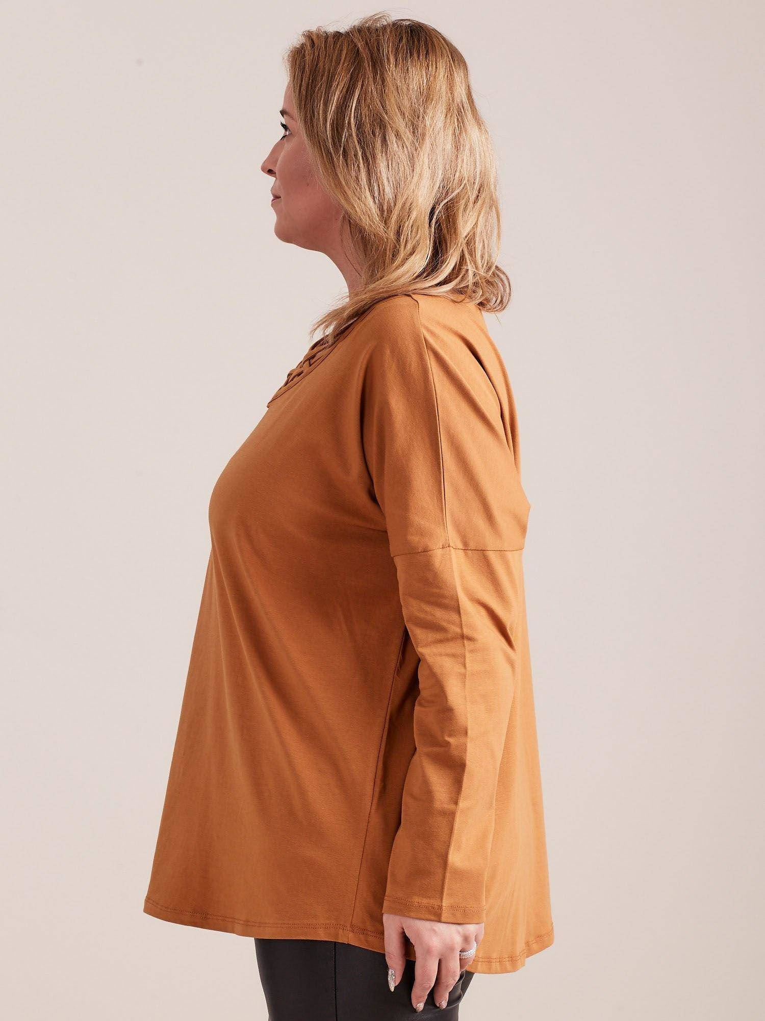 Blouse with a braided neckline brown