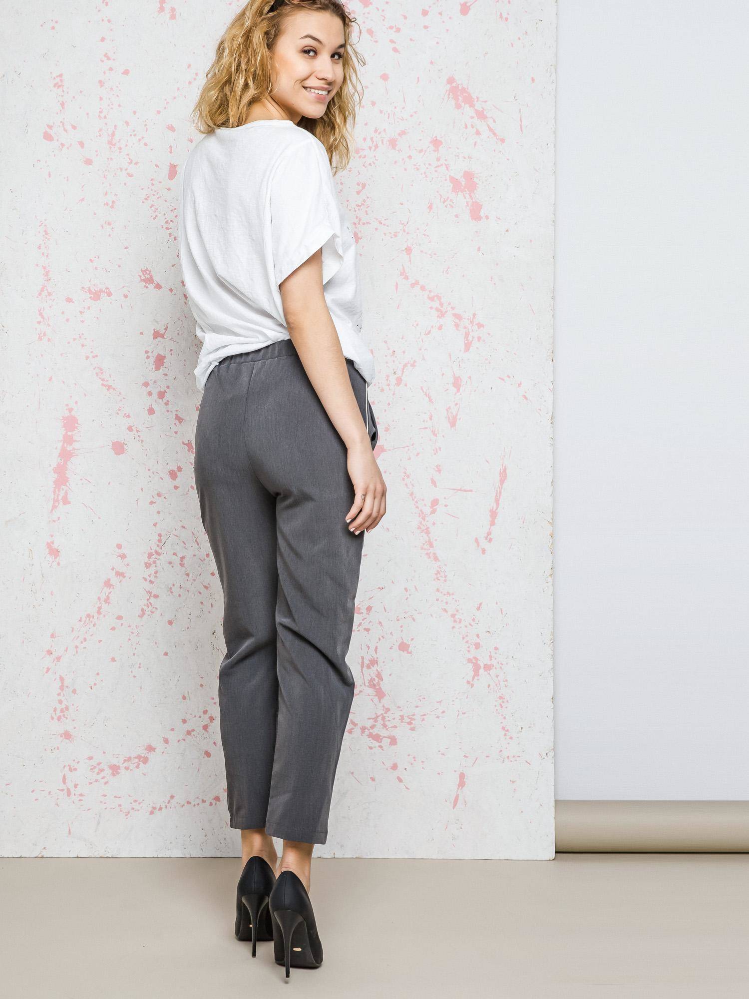 Euphora carrot pants with anthracite stripes