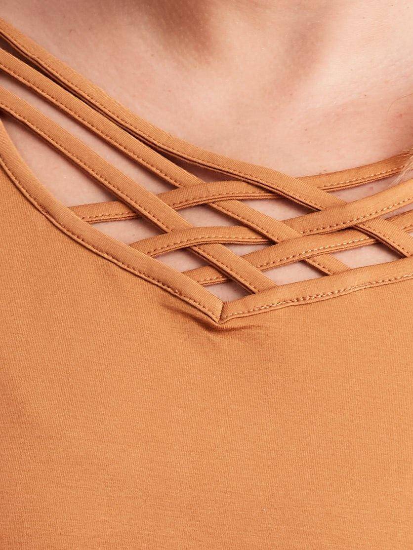 Blouse with a braided neckline brown