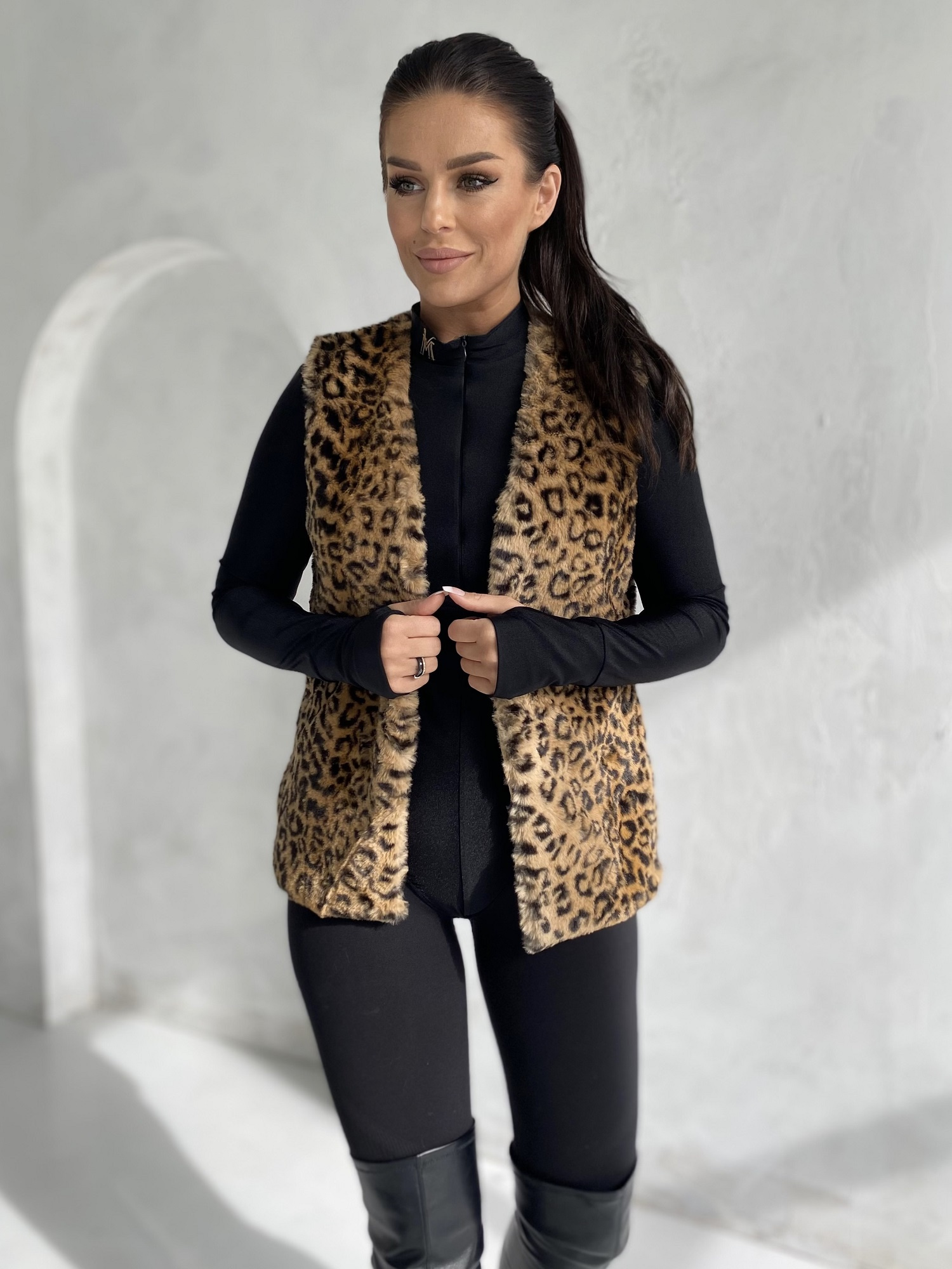 Brown vest Yups DT-031. R59