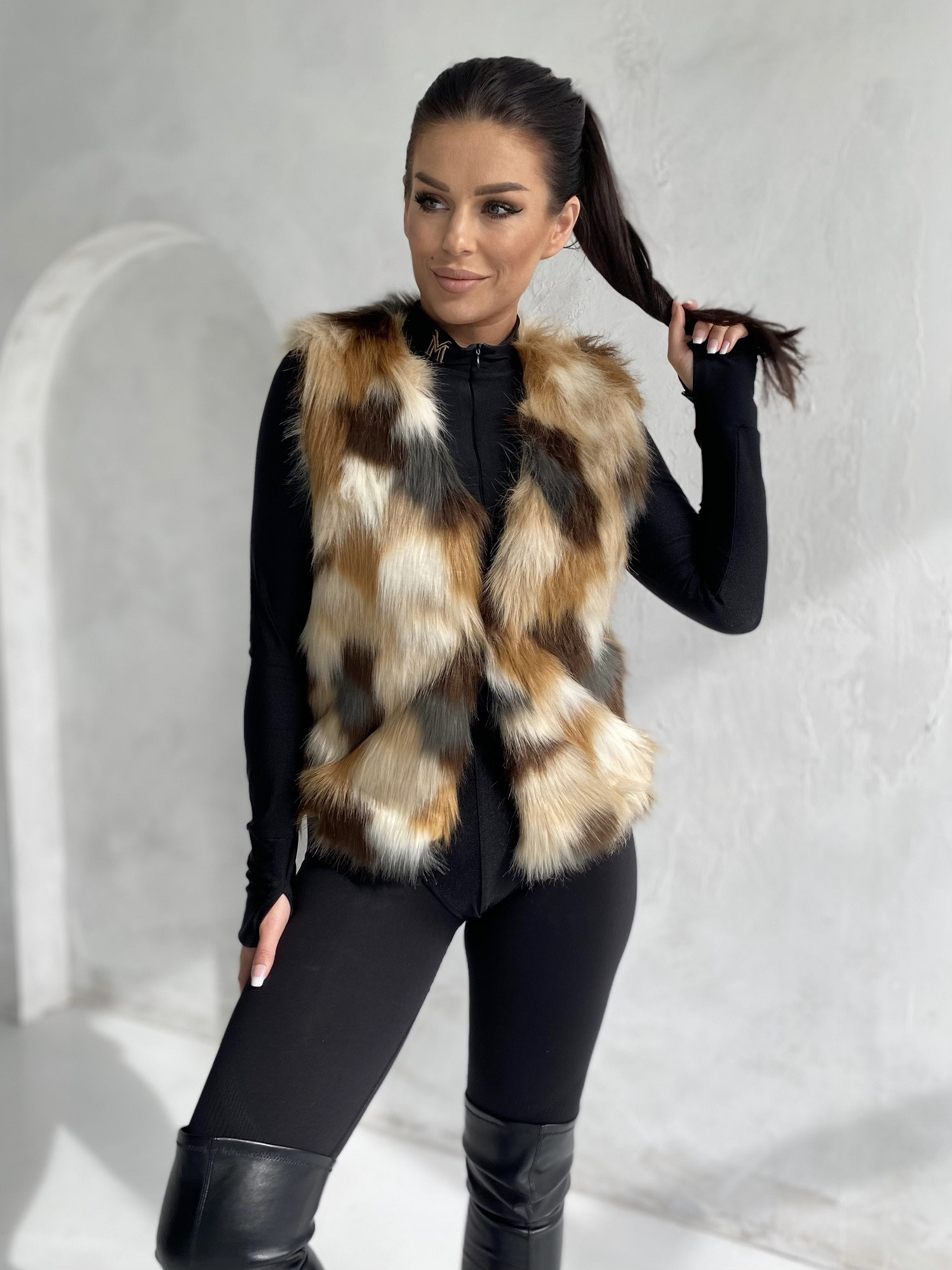 Brown vest Yups DT-025. R00