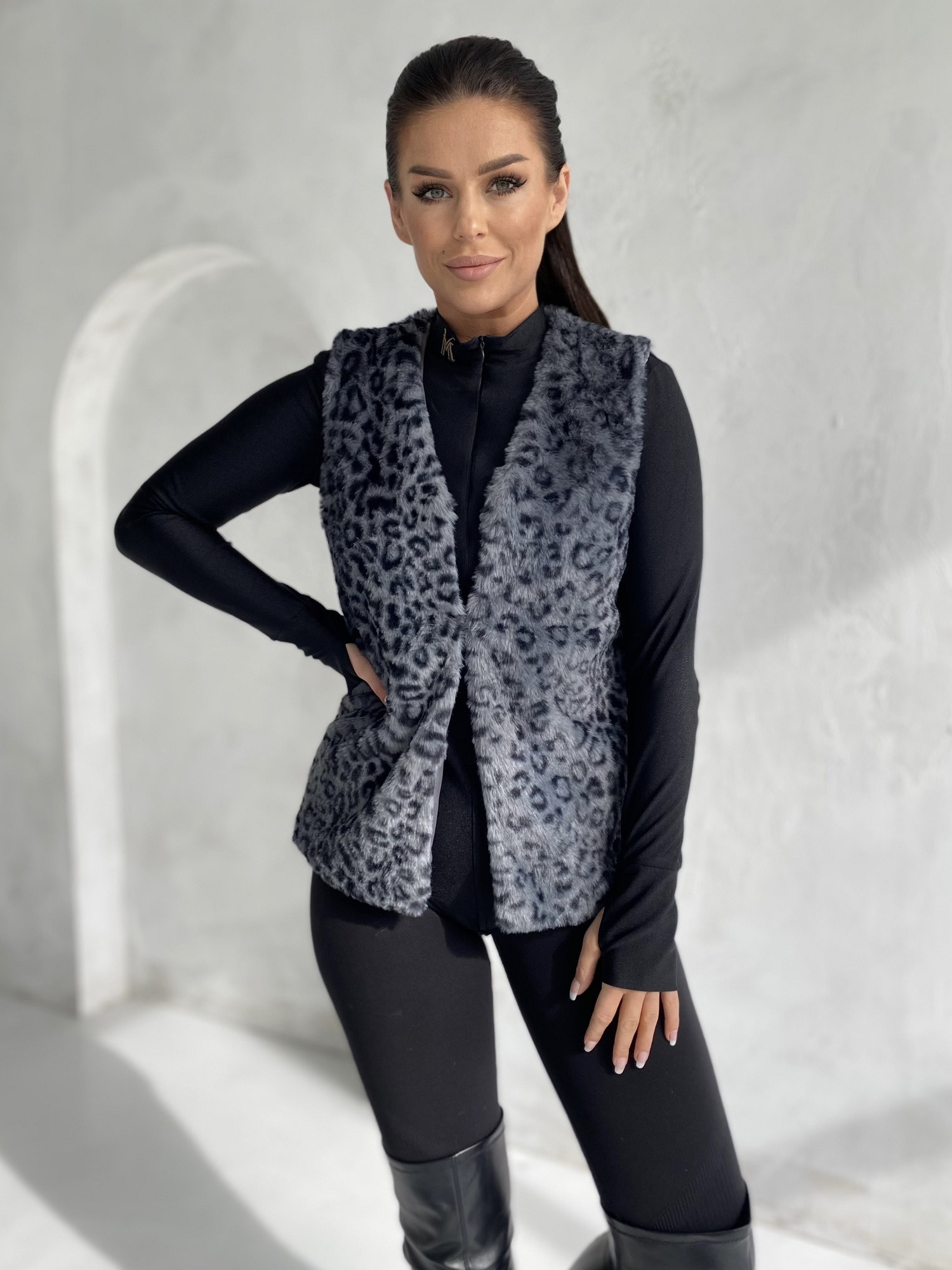 Anthracite vest Yups DT-031. R18