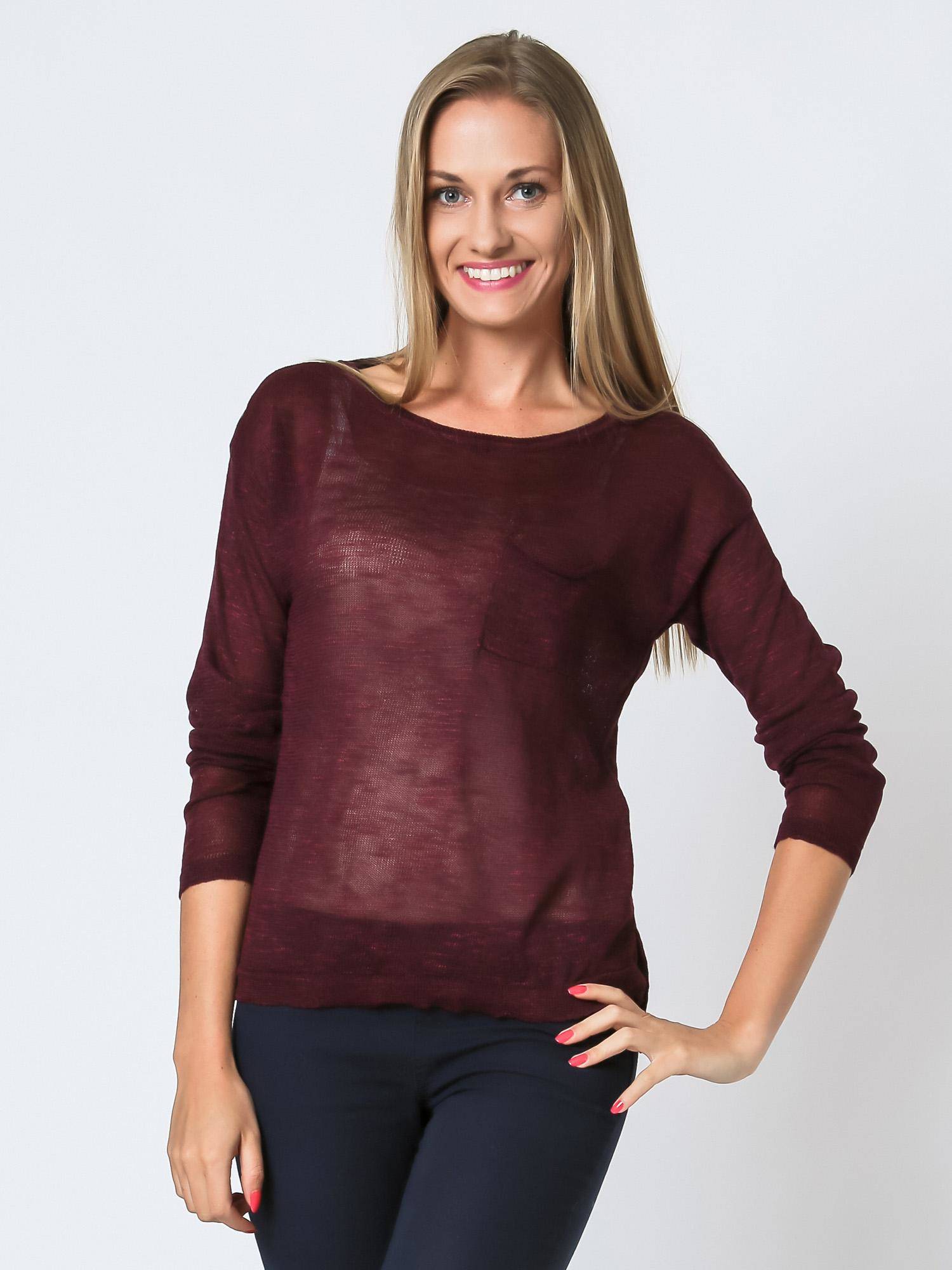 Thin sweater with burgundy pocket