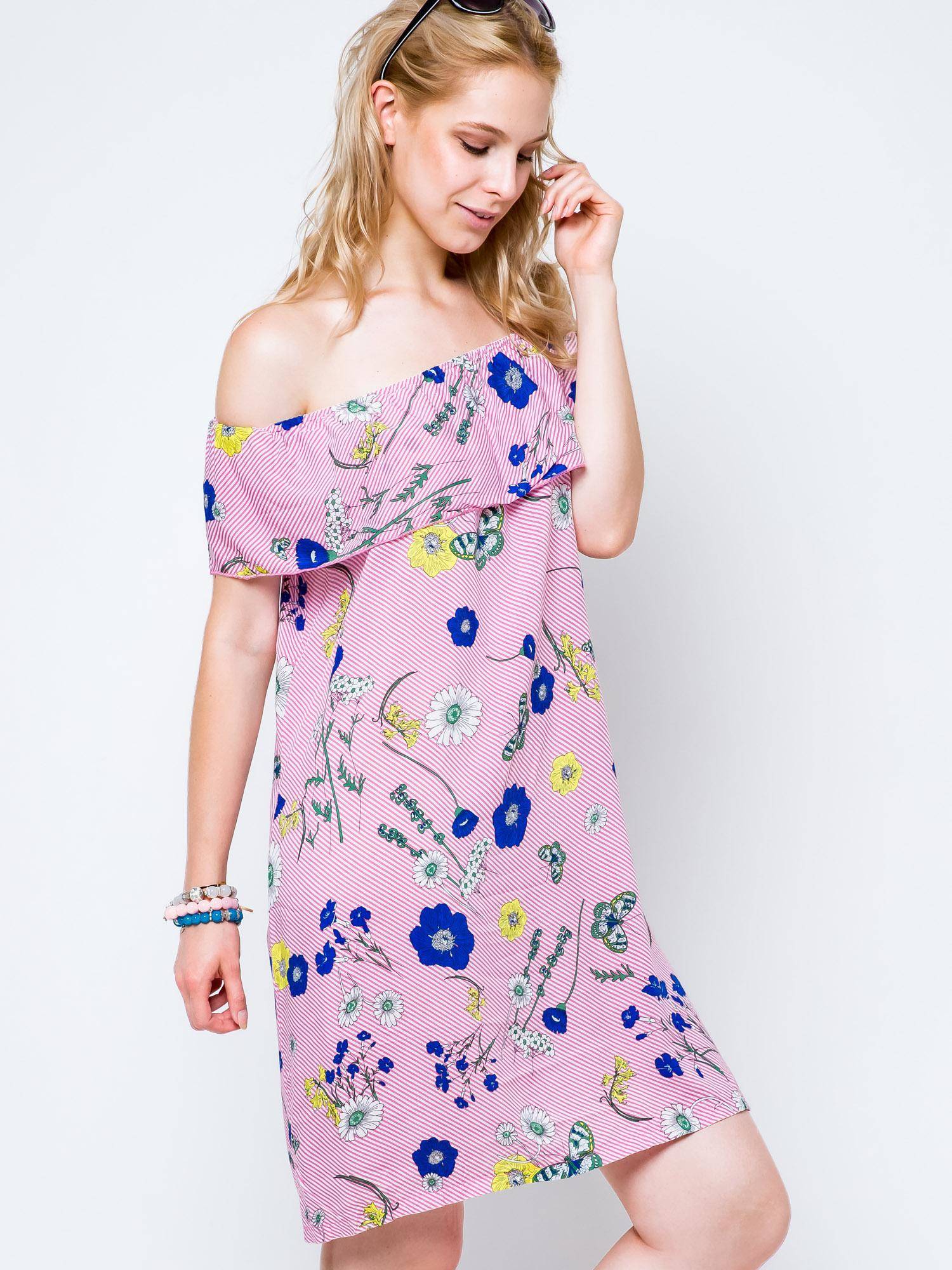 Dress with a carmen neckline decorated with a print in flowers and butterflies pink