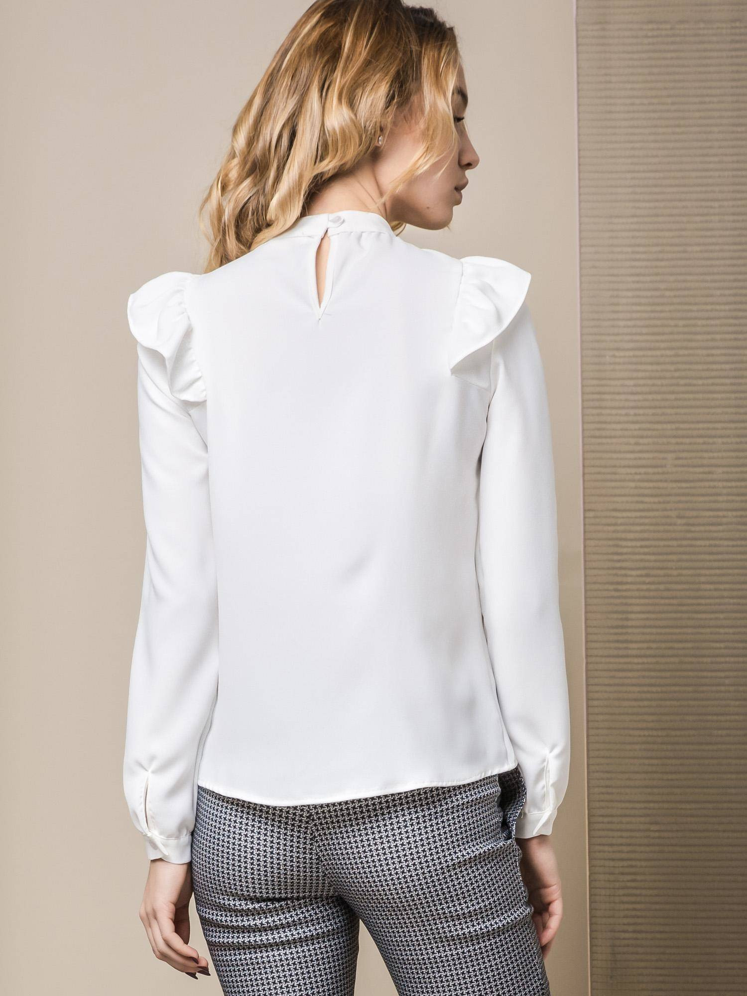 Lola blouse with frills at the front white