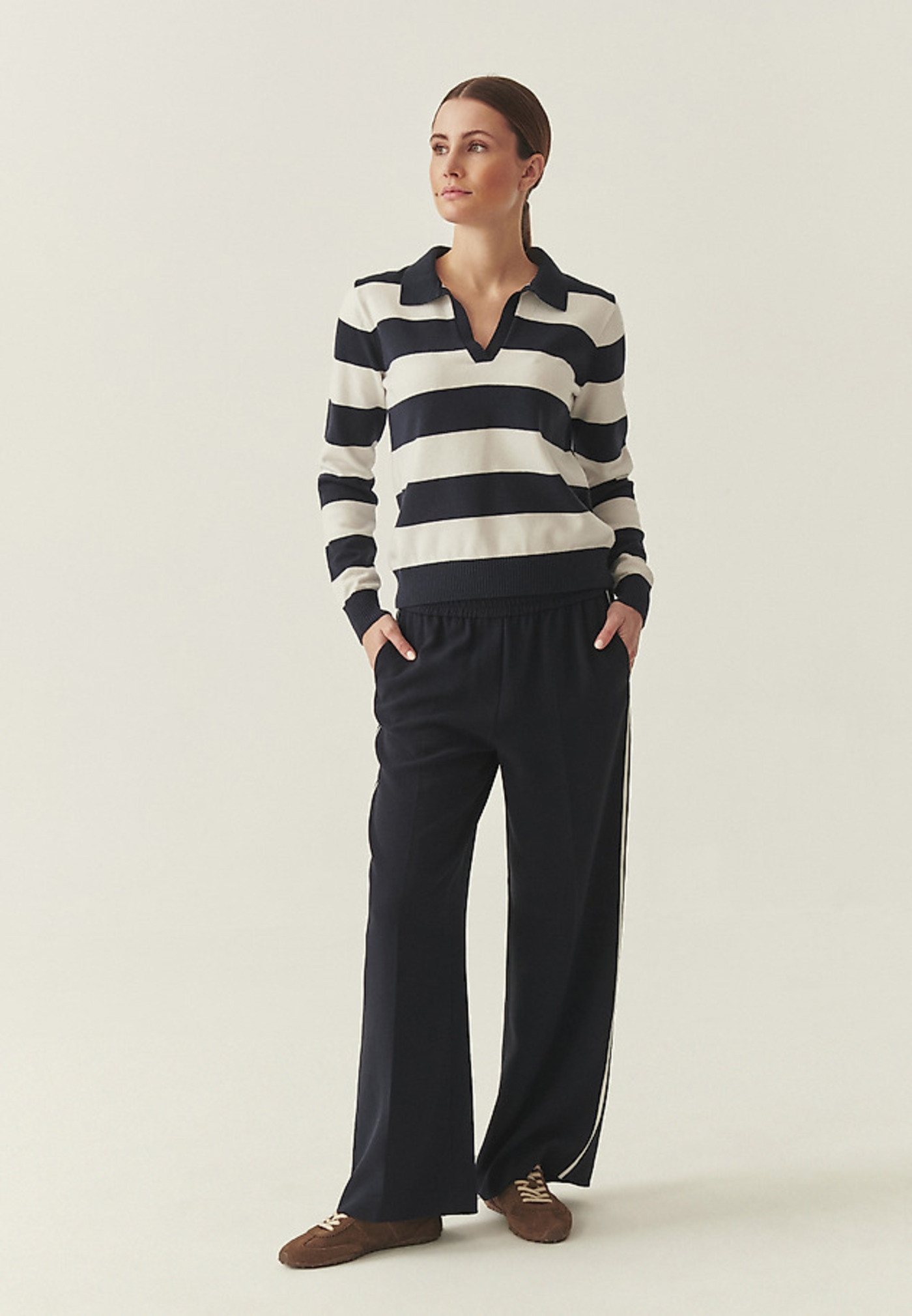 Тъмносини широки панталони с райета