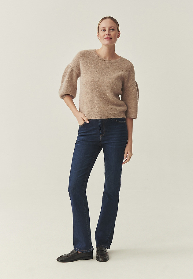 Тъмносини дънкови разкроени панталони