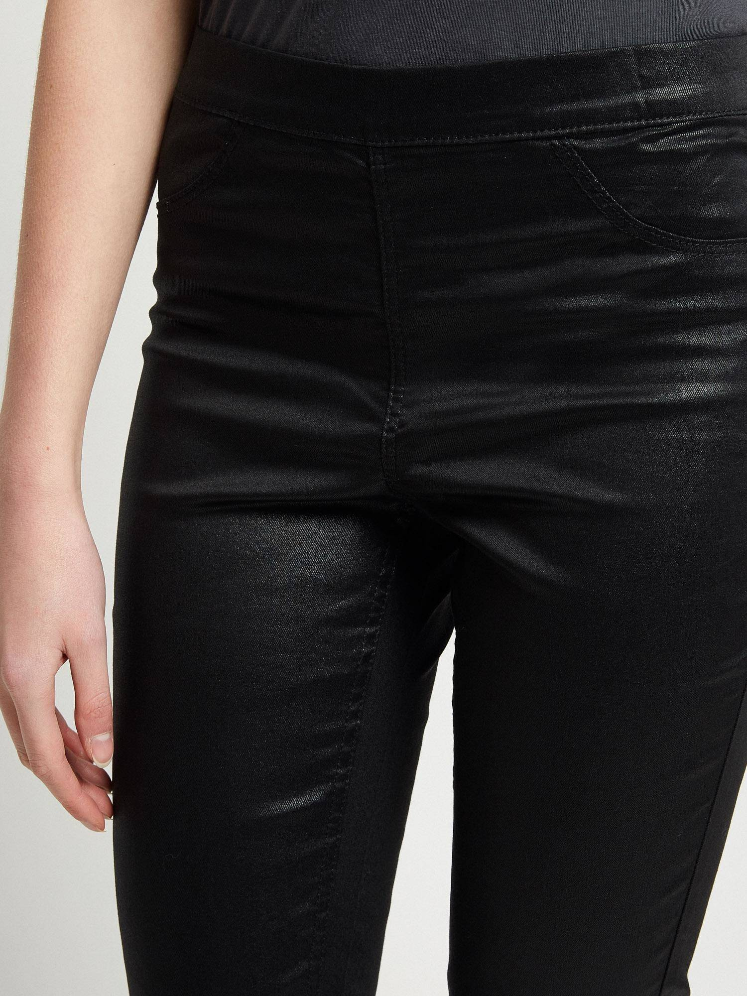 Black Treggins Yups cmu0410. R21