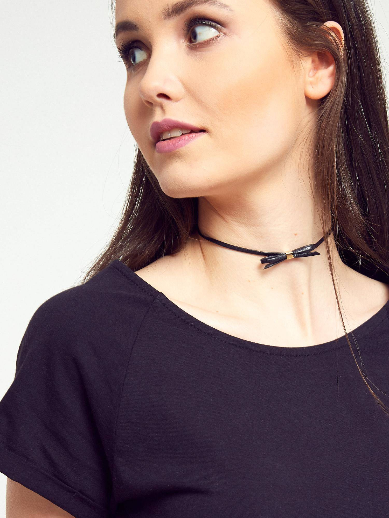 Skai necklace with bow-shaped tag
