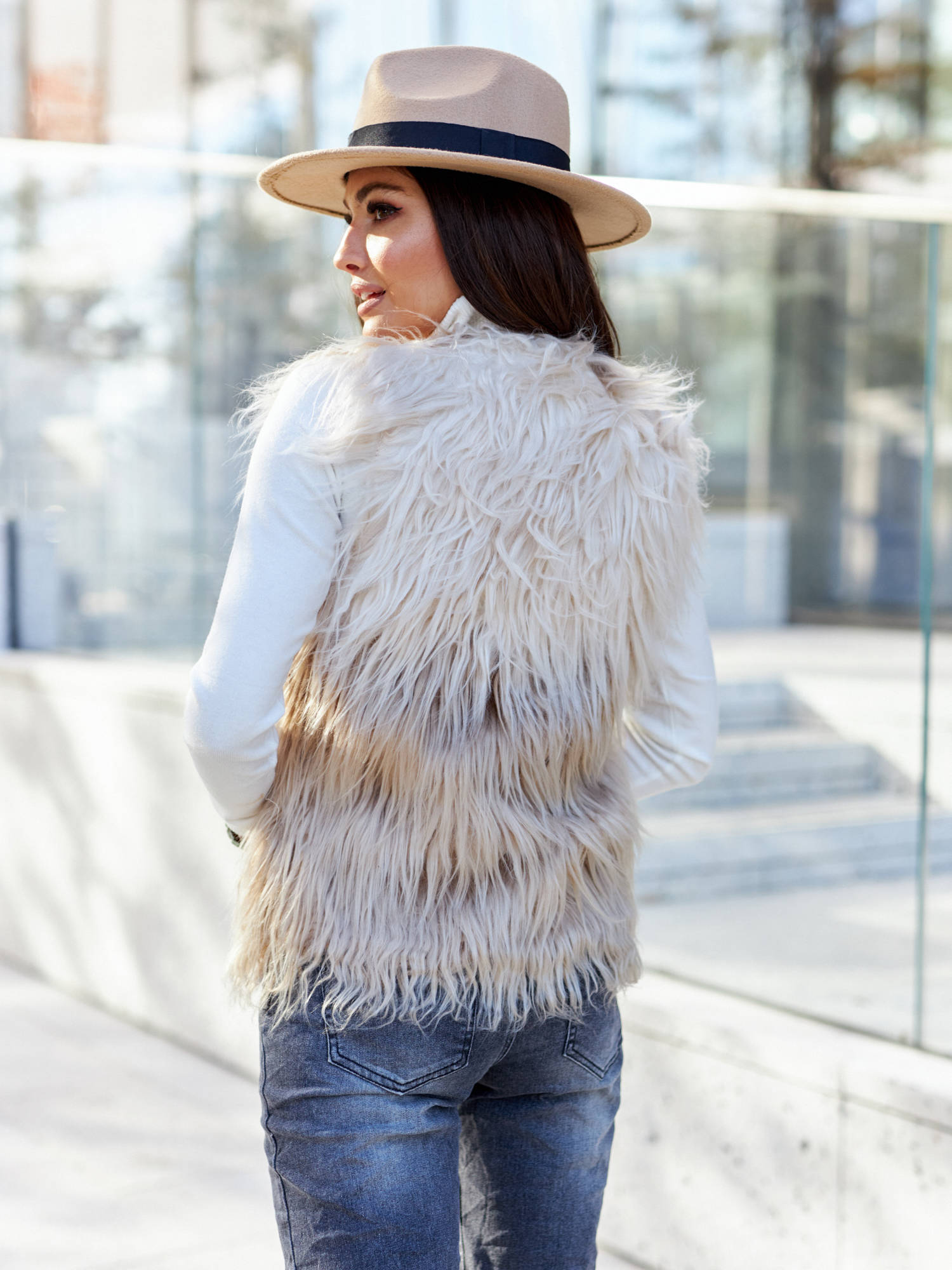 Beige vest Yups DT-067. R40