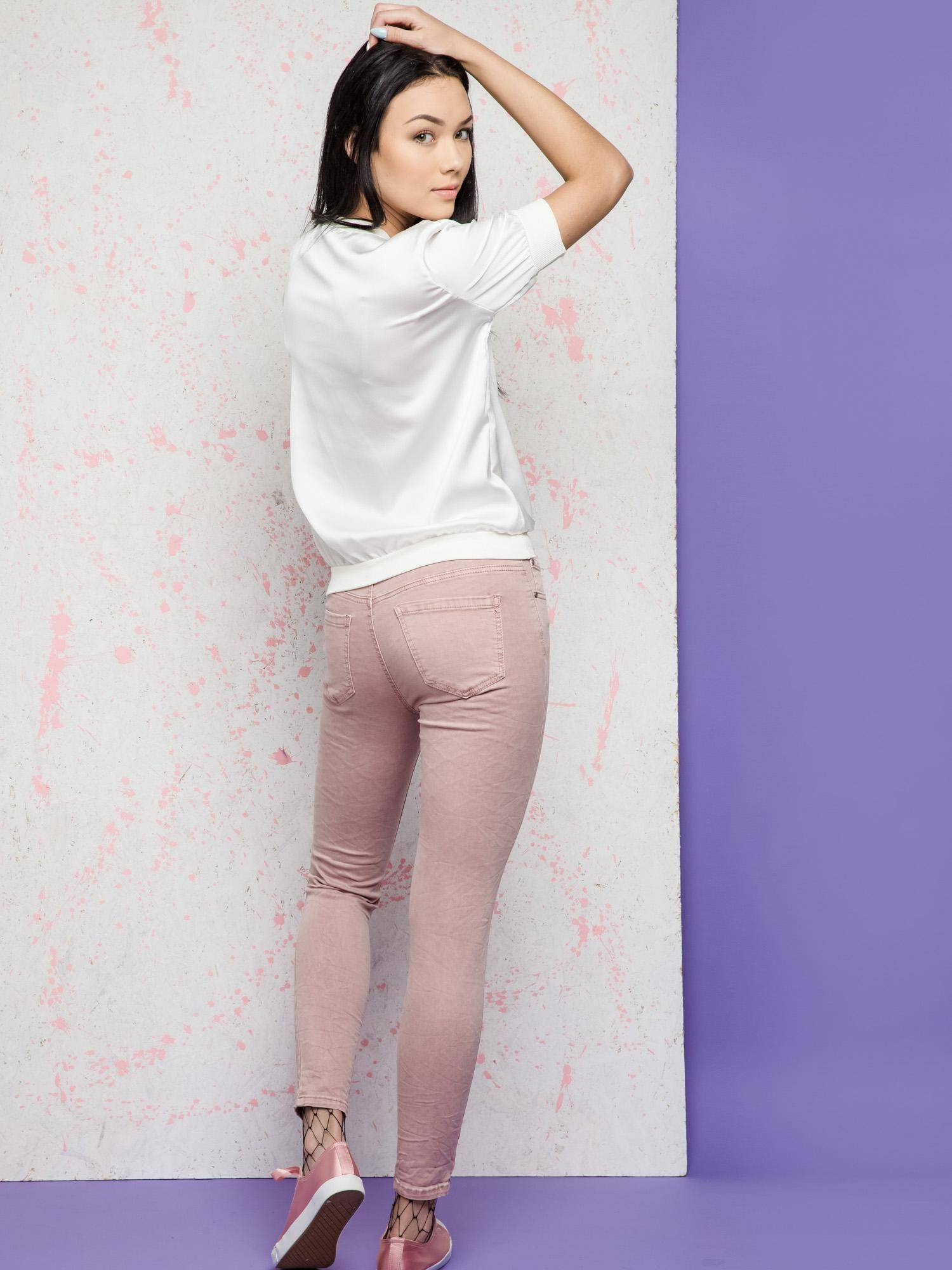 Euphora jeans decorated with cuts and rhinestones on the knees pink