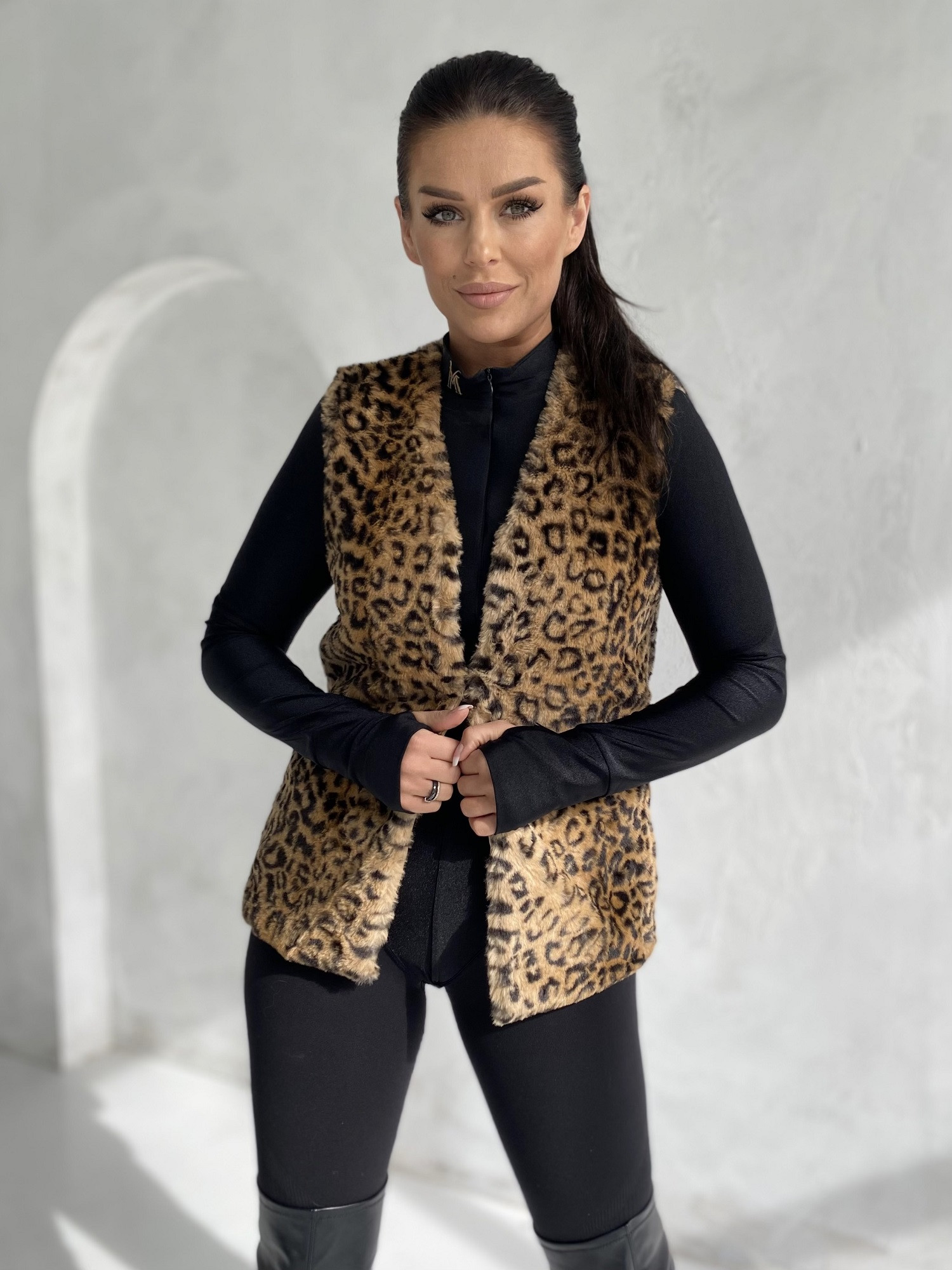 Brown vest Yups DT-031. R59