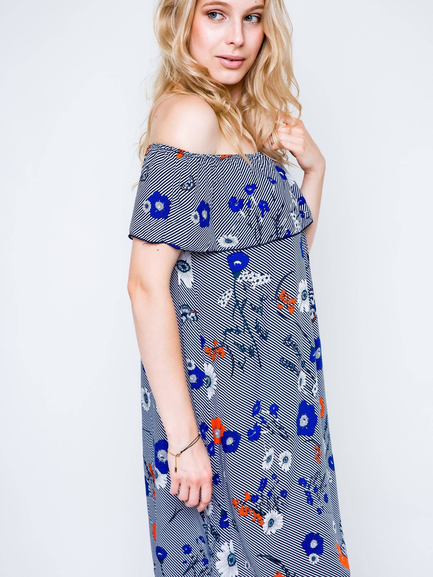 Levně Dress with a carmen neckline decorated with a print in flowers and butterflies navy blue