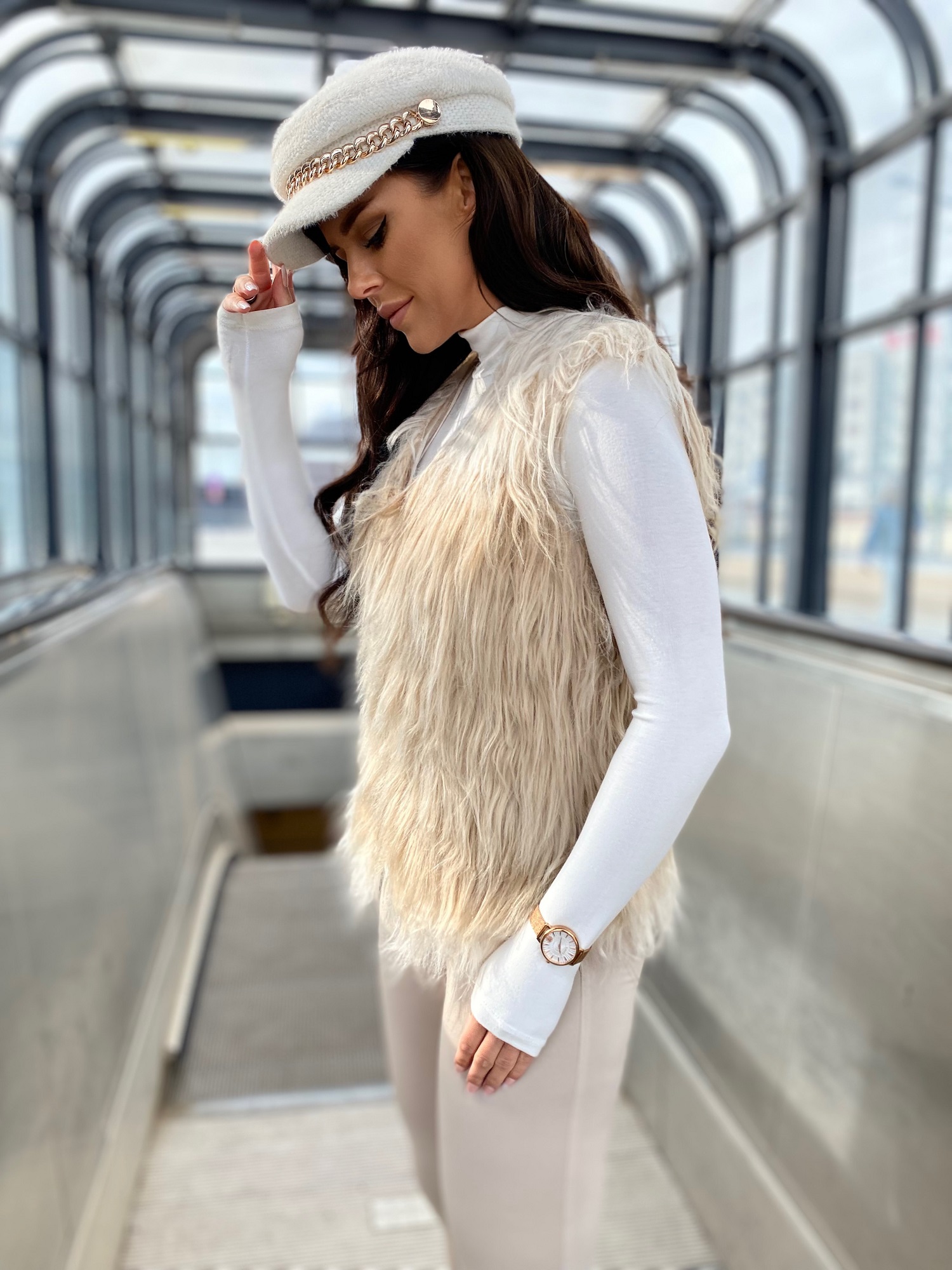 Beige vest Yups DT-067. R40