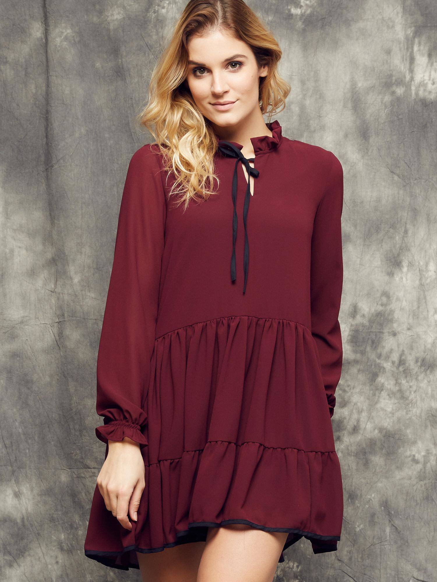 Levně Cocomore Boutiqe dress with stand-up collar and ruffles burgundy