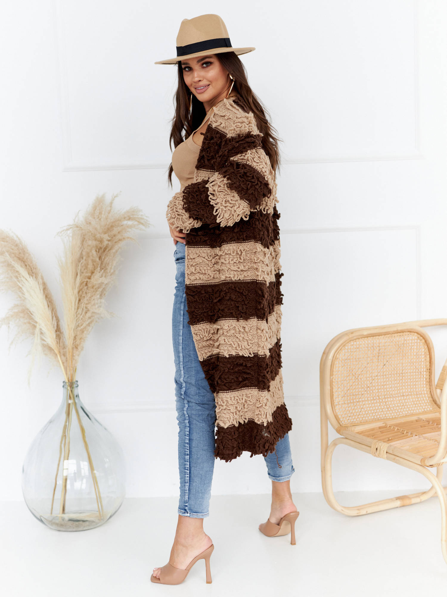 Brown cardigan By o la la cxp1050. R00
