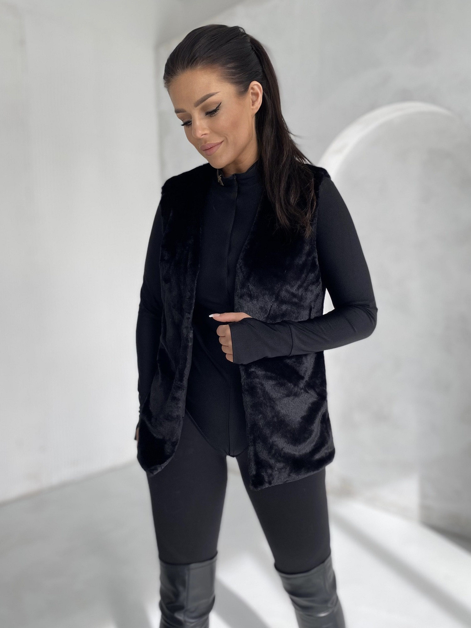 Black vest Yups LP-018. R21