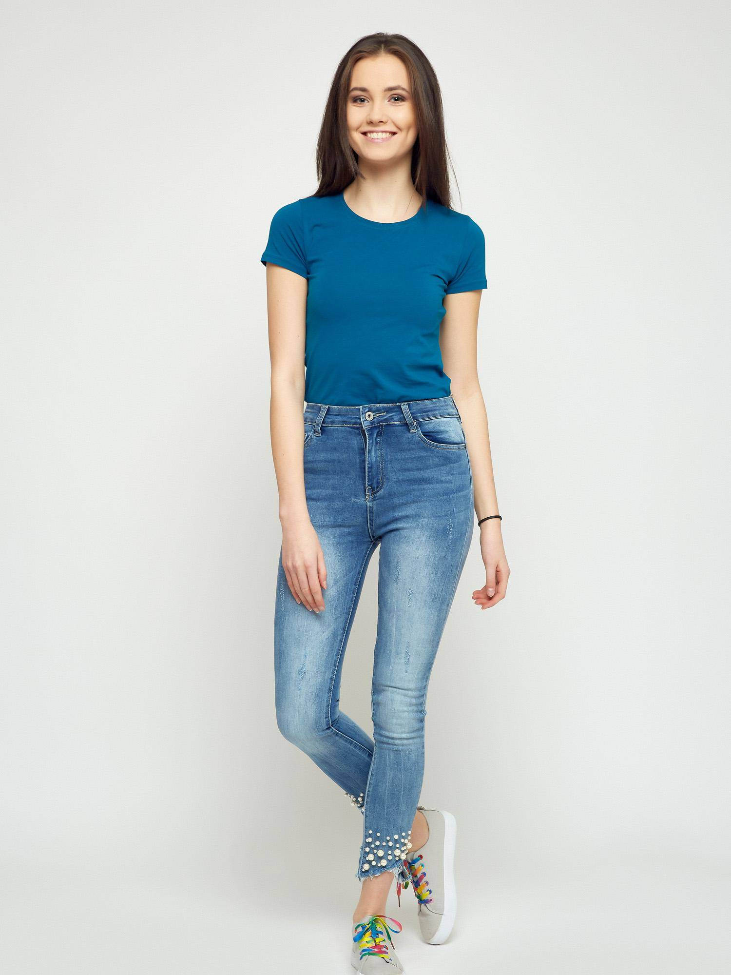 Jeans decorated with abrasions and pearls blue