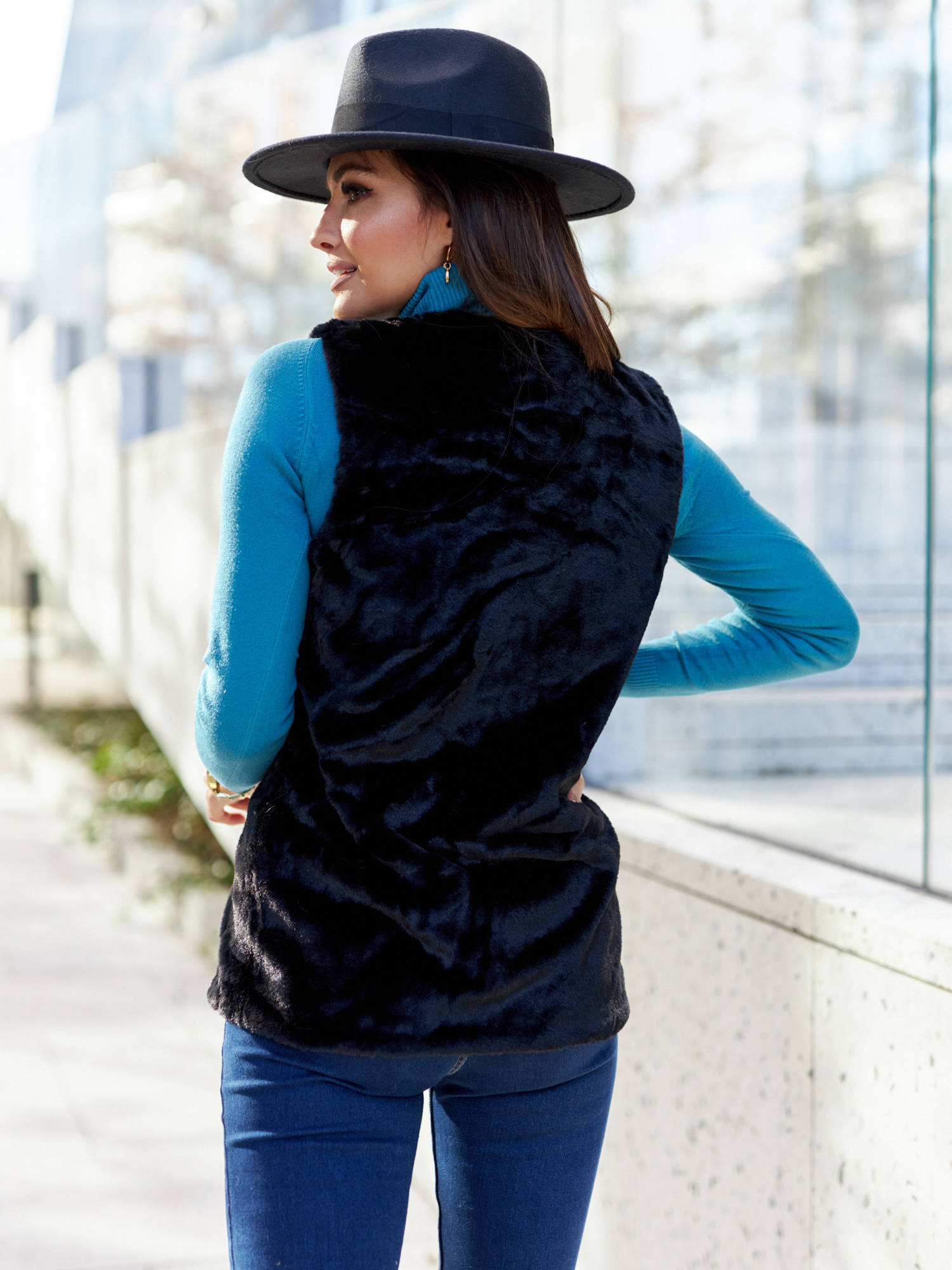 Black vest Yups LP-018. R21