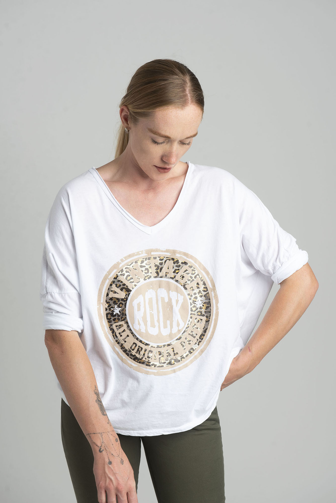 White oversize blouse with a shiny print